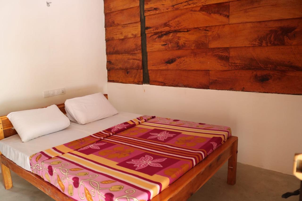 Wanderers Hostel Triquinimale Exterior foto